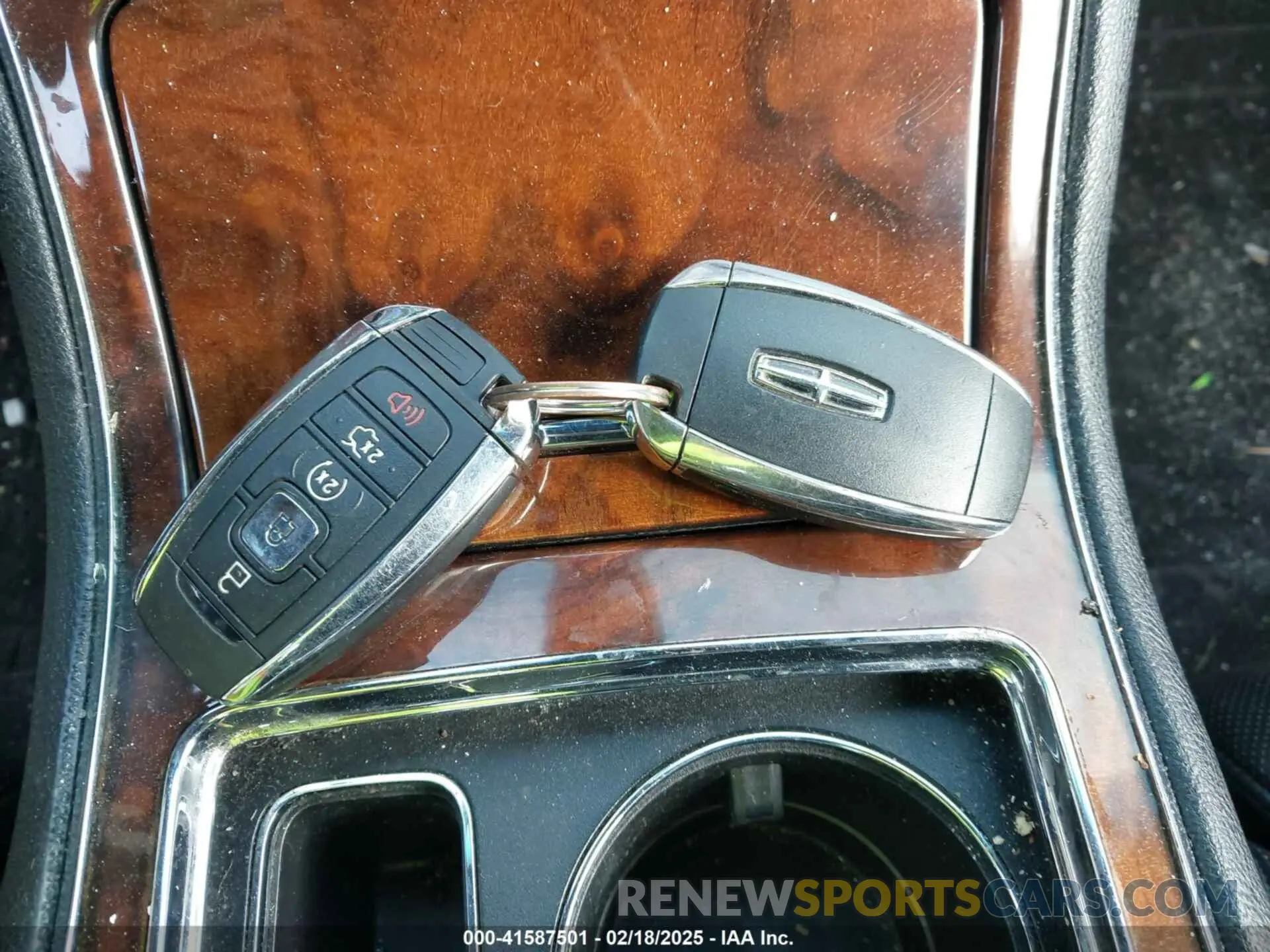 11 fotografías del automóvil dañado 1LN6L9HK8K5600651 LINCOLN CONTINENTAL 2019