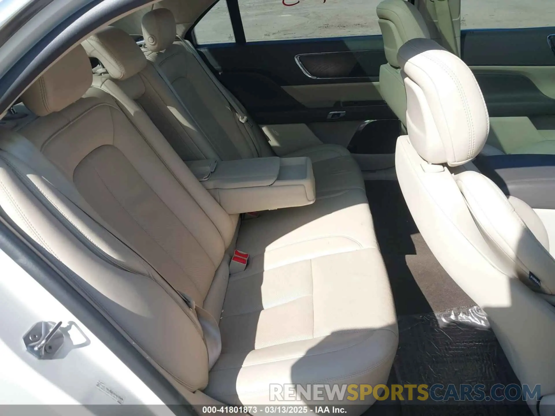 8 fotografías del automóvil dañado 1LN6L9SK0K5600569 LINCOLN CONTINENTAL 2019