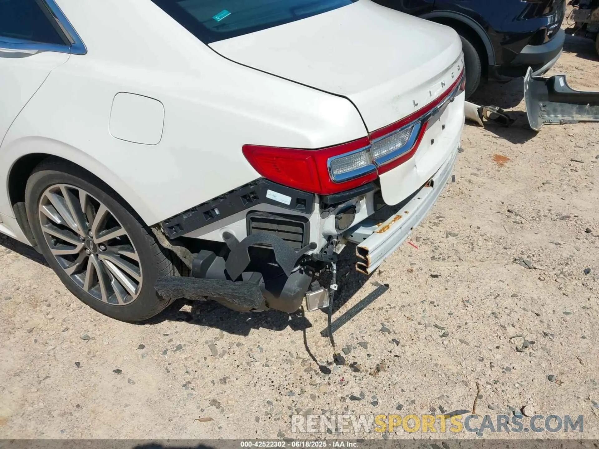 6 fotografías del automóvil dañado 1LN6L9TK7K5601877 LINCOLN CONTINENTAL 2019