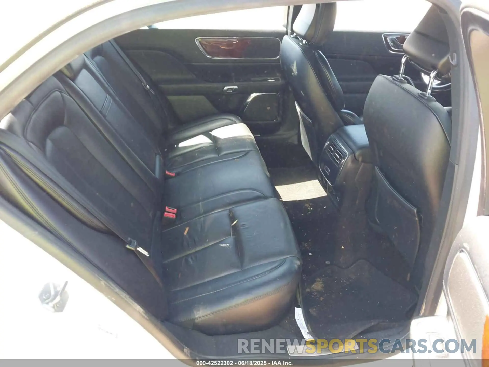 8 fotografías del automóvil dañado 1LN6L9TK7K5601877 LINCOLN CONTINENTAL 2019