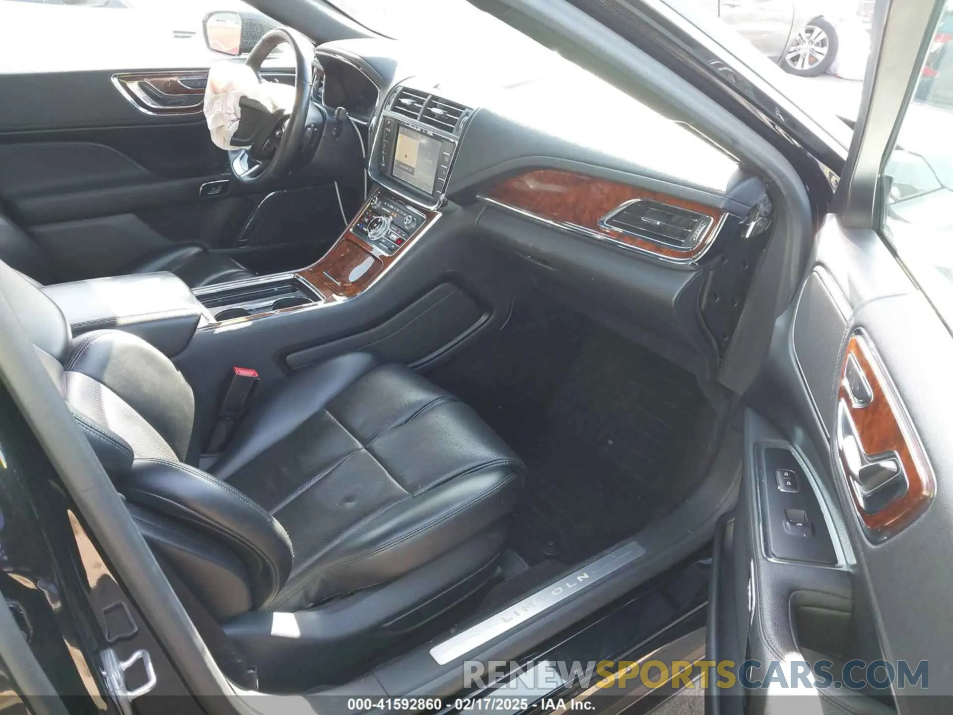5 fotografías del automóvil dañado 1LN6L9UK7L5602981 LINCOLN CONTINENTAL 2020