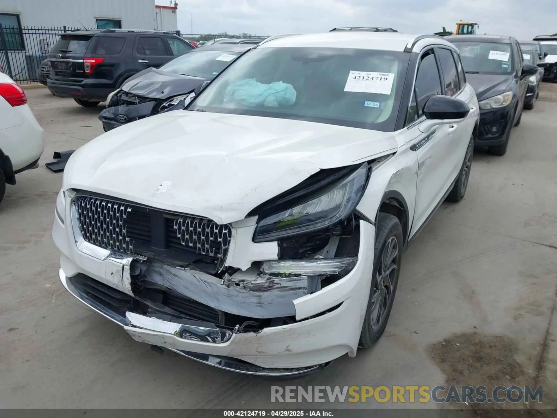 2 fotografías del automóvil dañado 5LMCJ1C9XLUL23875 LINCOLN CORSAIR 2020