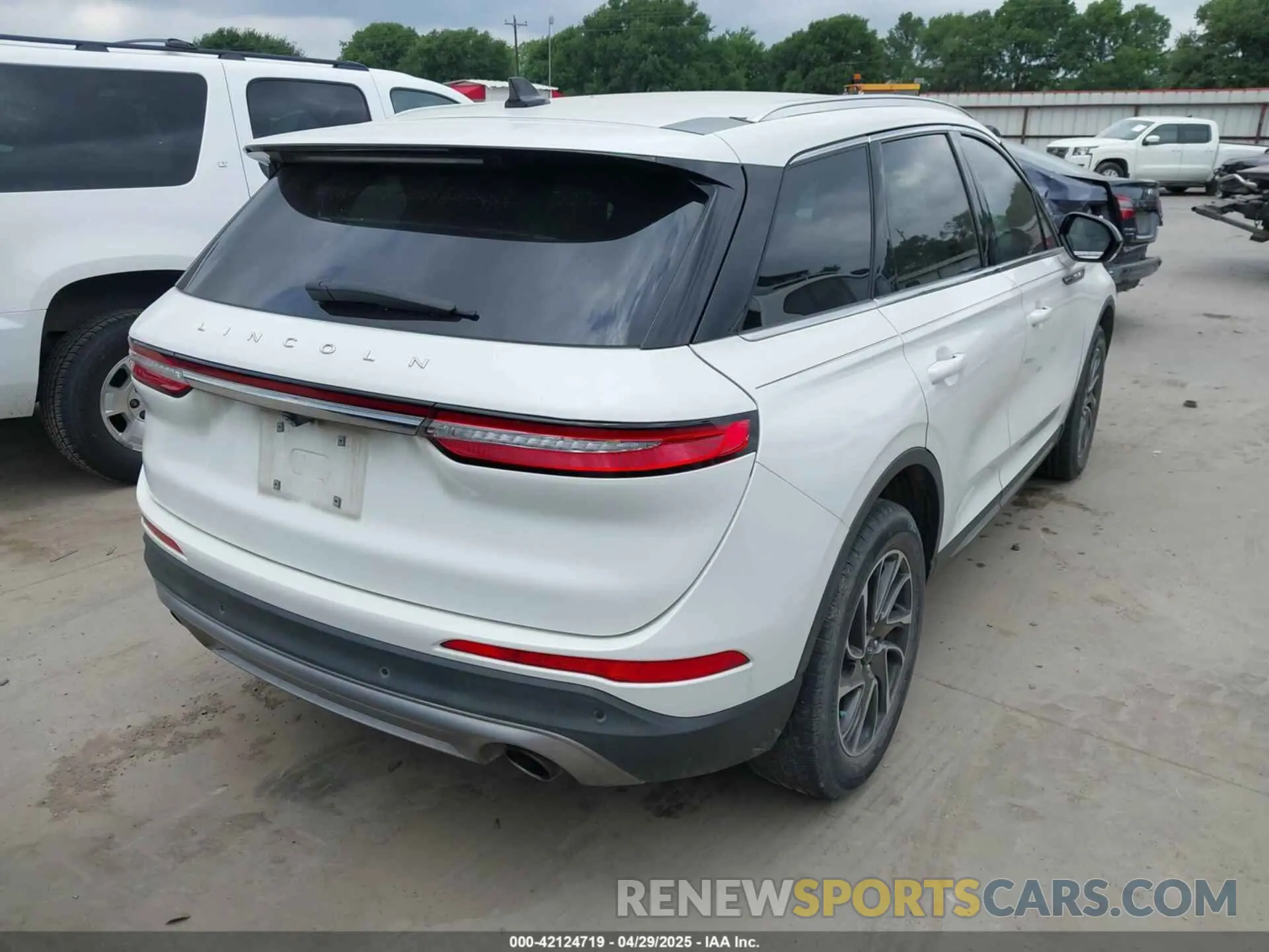 4 fotografías del automóvil dañado 5LMCJ1C9XLUL23875 LINCOLN CORSAIR 2020