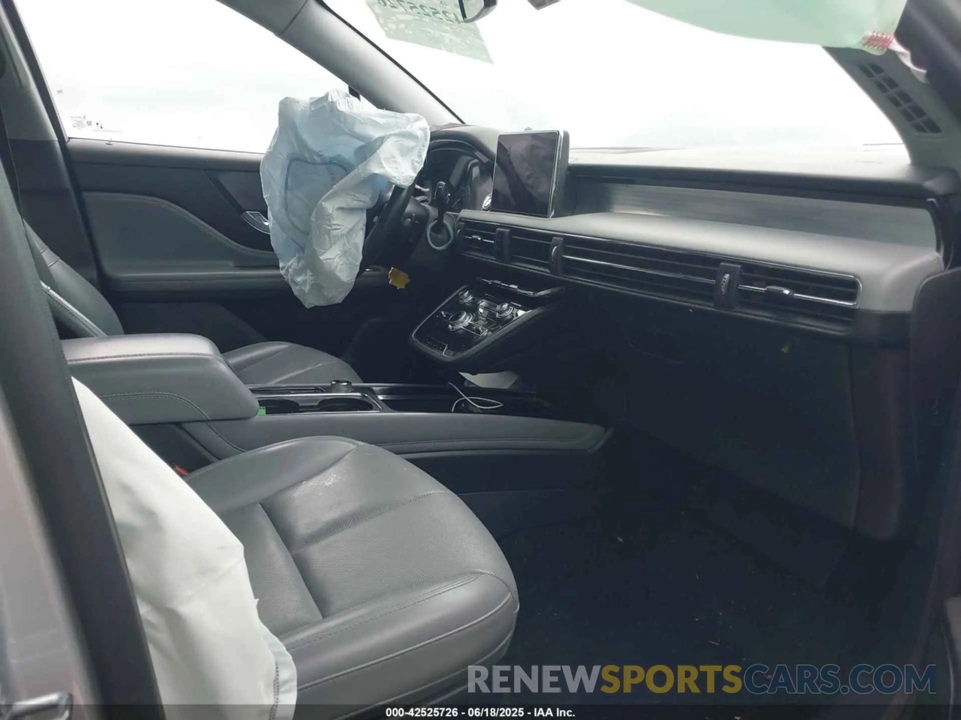 5 fotografías del automóvil dañado 5LMCJ1D93LUL24610 LINCOLN CORSAIR 2020