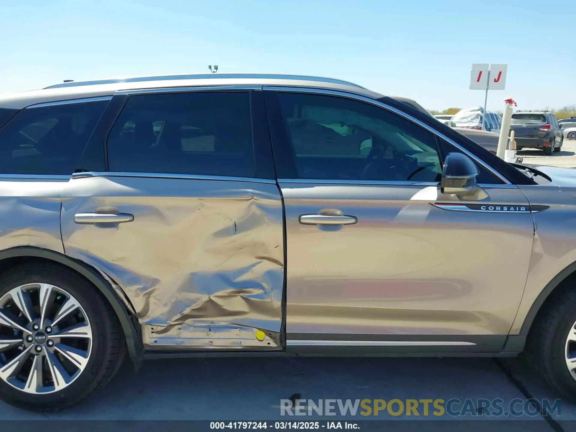 13 fotografías del automóvil dañado 5LMCJ2C92LUL14156 LINCOLN CORSAIR 2020