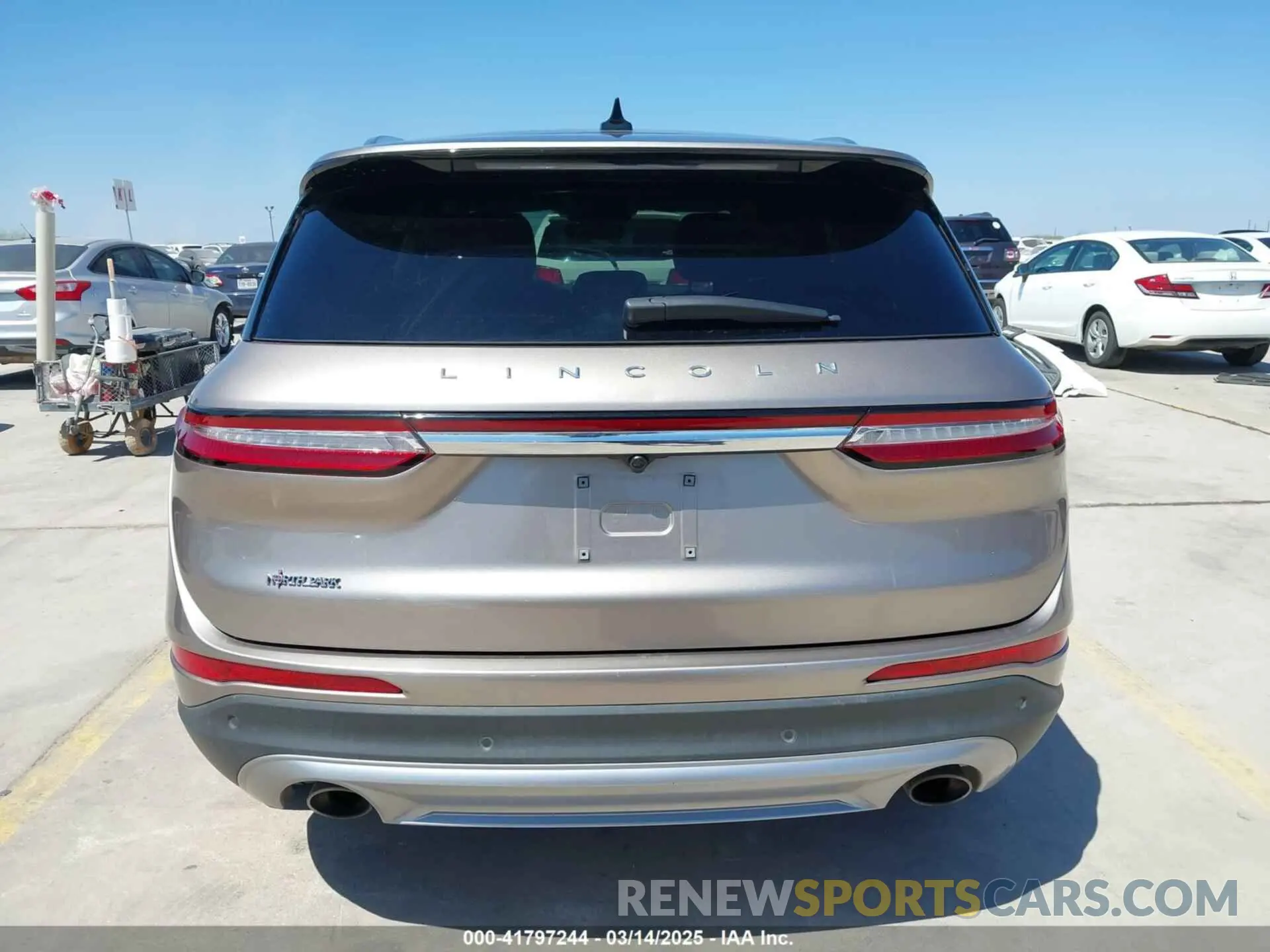 16 fotografías del automóvil dañado 5LMCJ2C92LUL14156 LINCOLN CORSAIR 2020