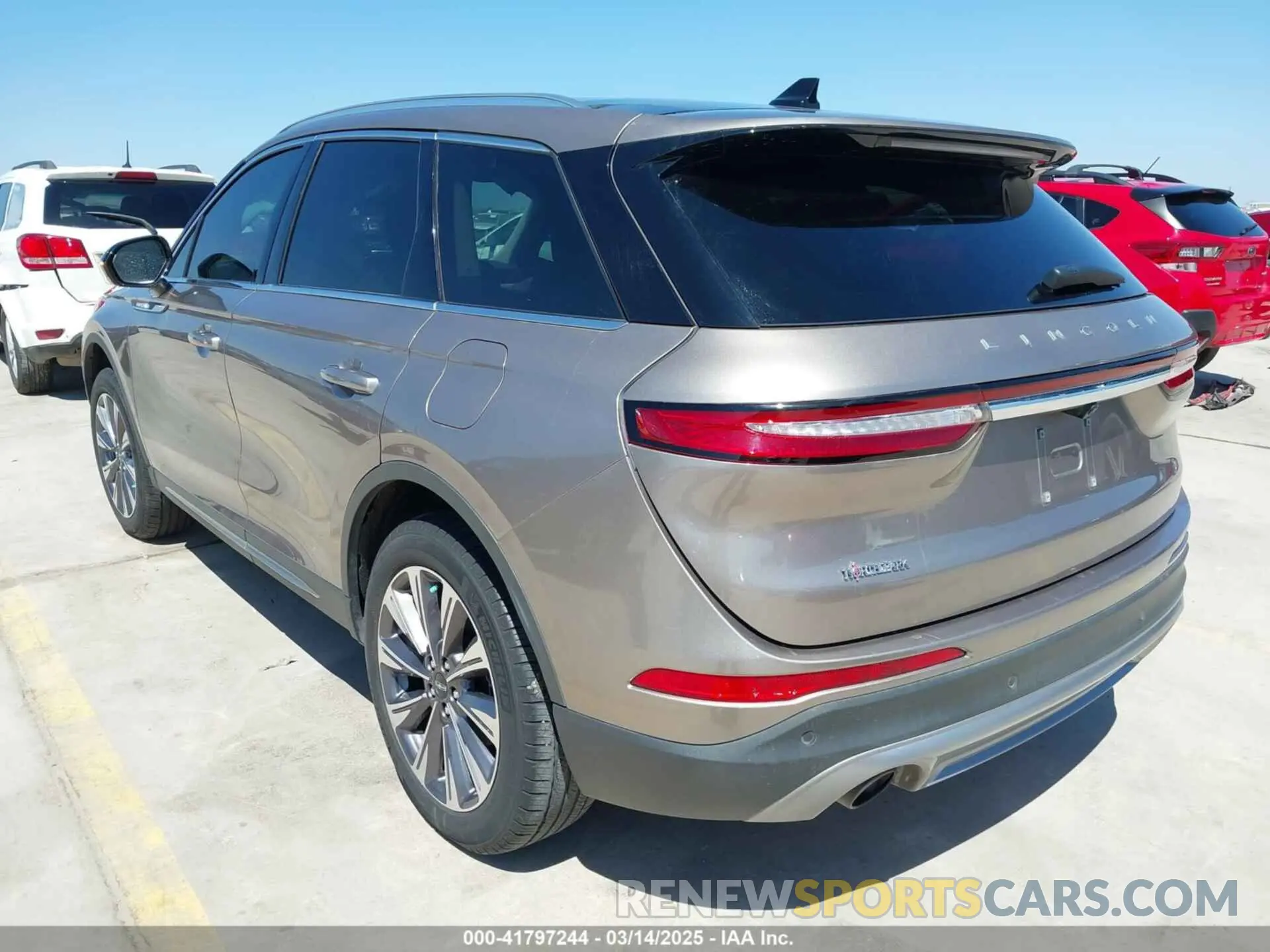 3 fotografías del automóvil dañado 5LMCJ2C92LUL14156 LINCOLN CORSAIR 2020