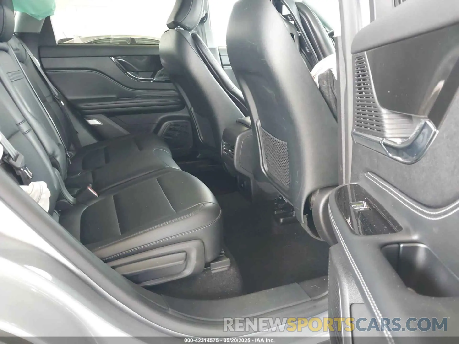 8 fotografías del automóvil dañado 5LMCJ1C90NUL25461 LINCOLN CORSAIR 2022