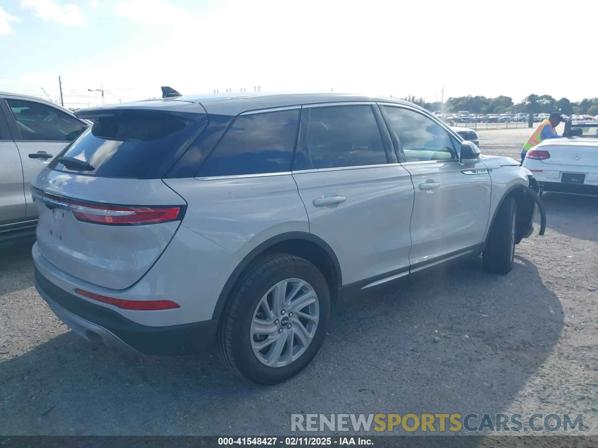 4 fotografías del automóvil dañado 5LMCJ1CAXRUL22440 LINCOLN CORSAIR 2024