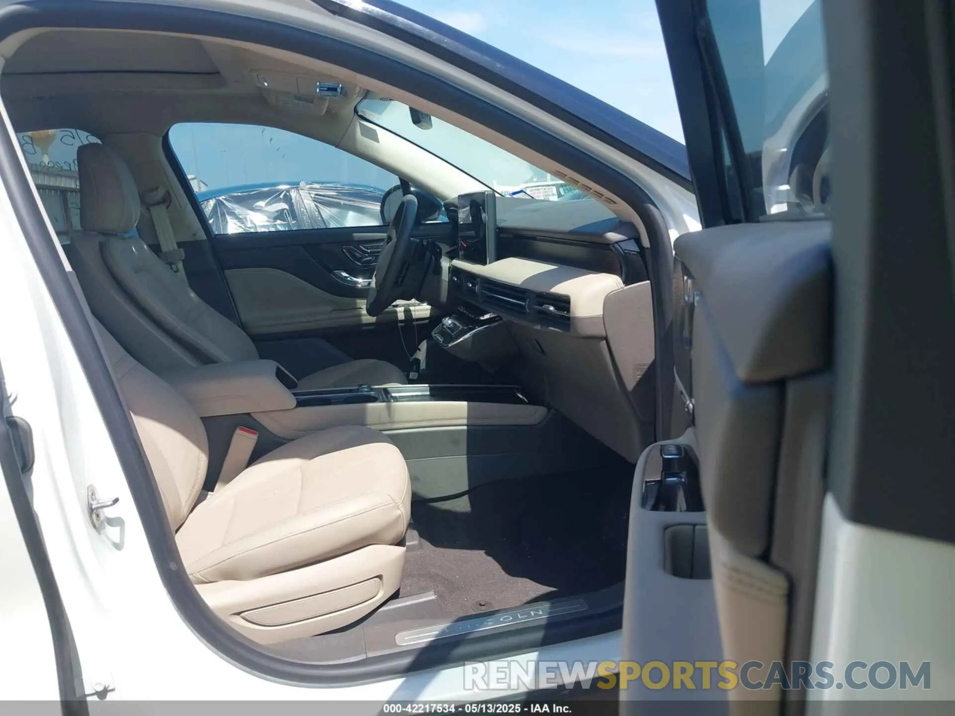 5 fotografías del automóvil dañado 5LMTJ5DZXRUL20764 LINCOLN CORSAIR 2024