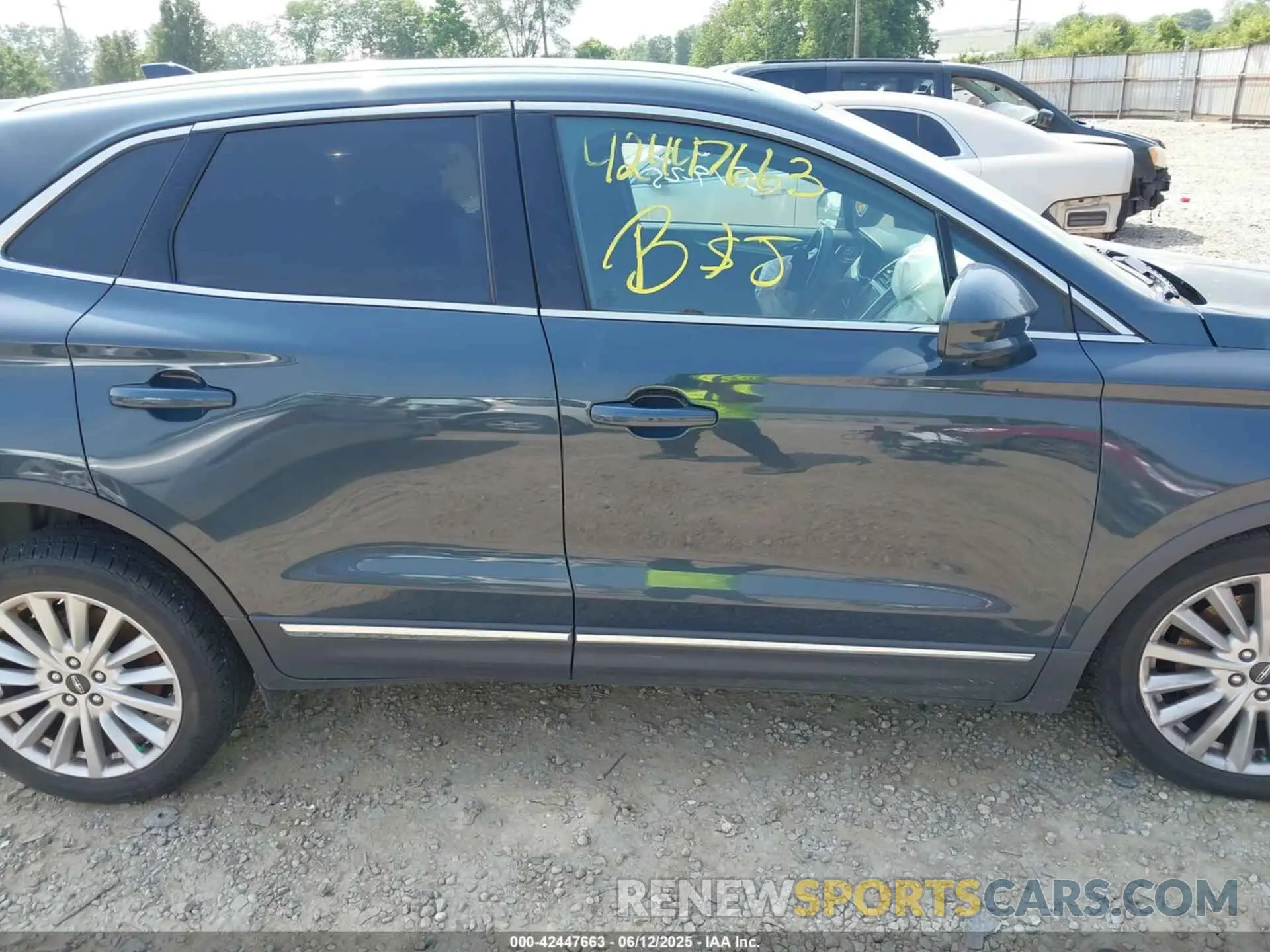 13 fotografías del automóvil dañado 5LMCJ1C90KUL17338 LINCOLN MKC 2019