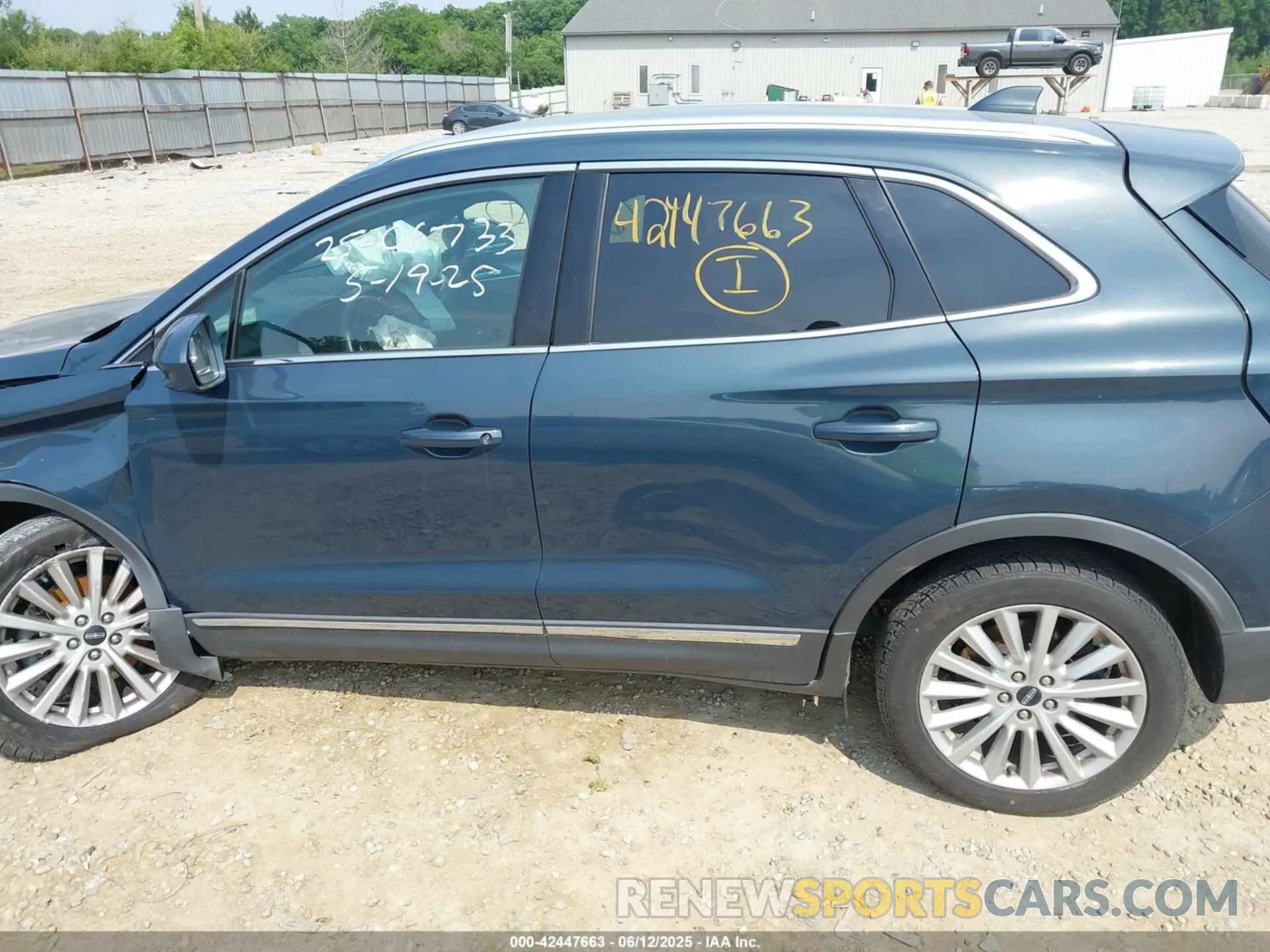 14 fotografías del automóvil dañado 5LMCJ1C90KUL17338 LINCOLN MKC 2019