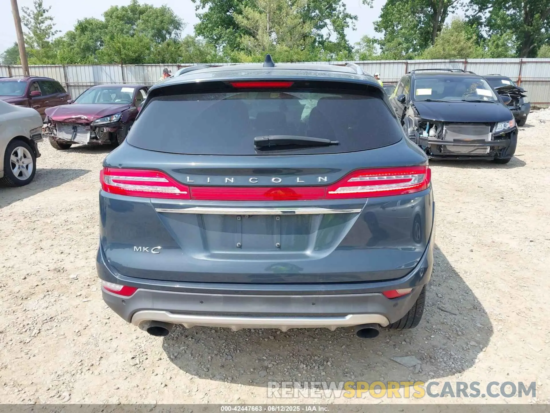 16 fotografías del automóvil dañado 5LMCJ1C90KUL17338 LINCOLN MKC 2019