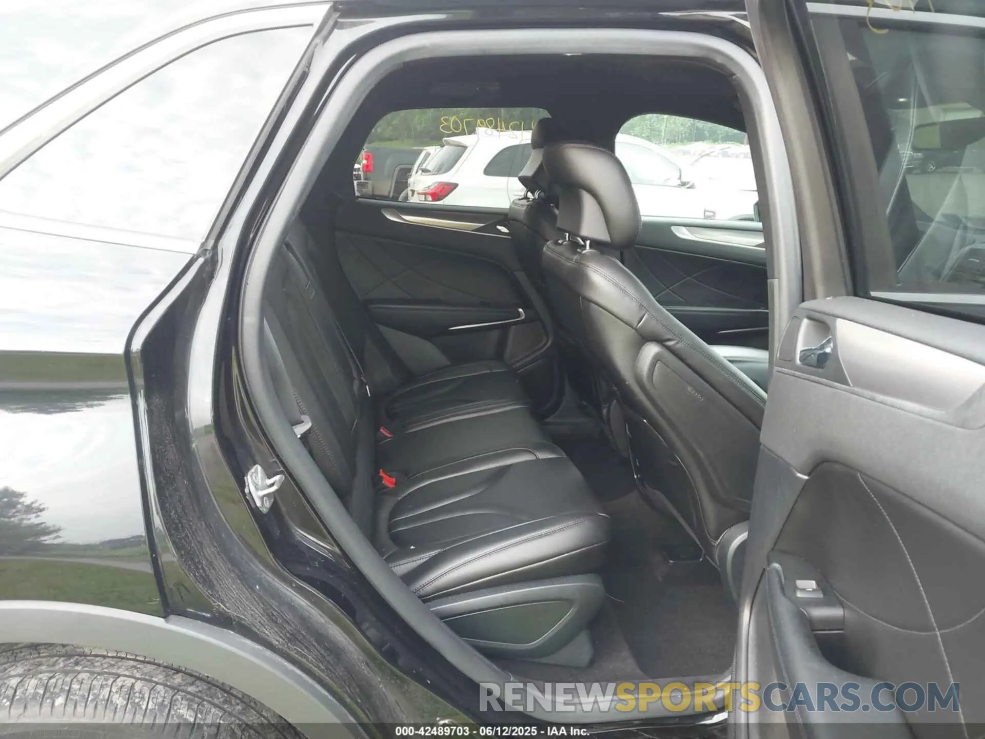 8 fotografías del automóvil dañado 5LMCJ1D96KUL49936 LINCOLN MKC 2019