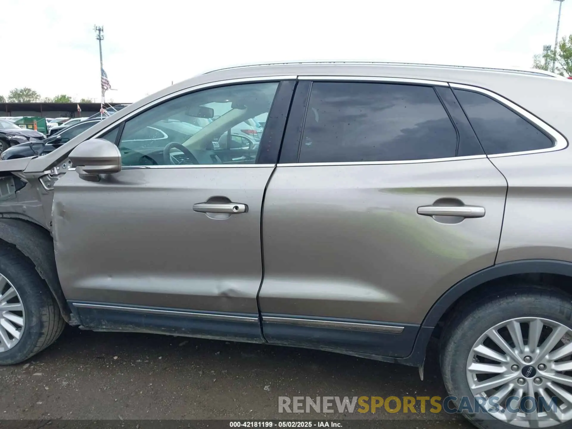 15 fotografías del automóvil dañado 5LMCJ1D97KUL39481 LINCOLN MKC 2019
