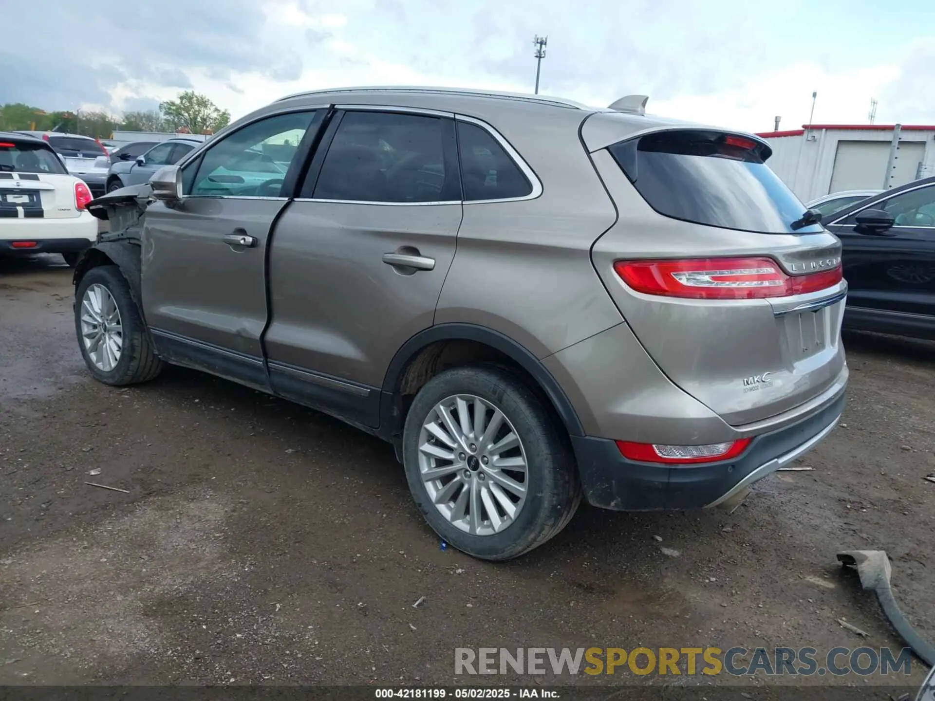 3 fotografías del automóvil dañado 5LMCJ1D97KUL39481 LINCOLN MKC 2019