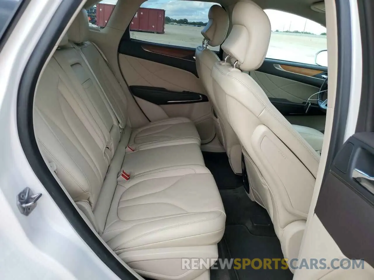 11 fotografías del automóvil dañado 5LMCJ2C92KUL07870 LINCOLN MKC 2019