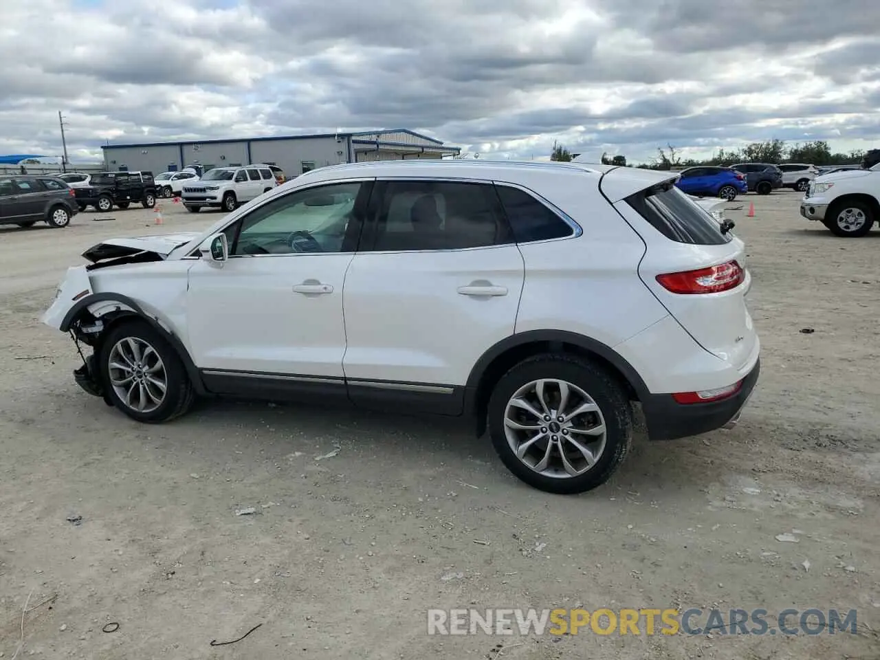 2 fotografías del automóvil dañado 5LMCJ2C92KUL07870 LINCOLN MKC 2019