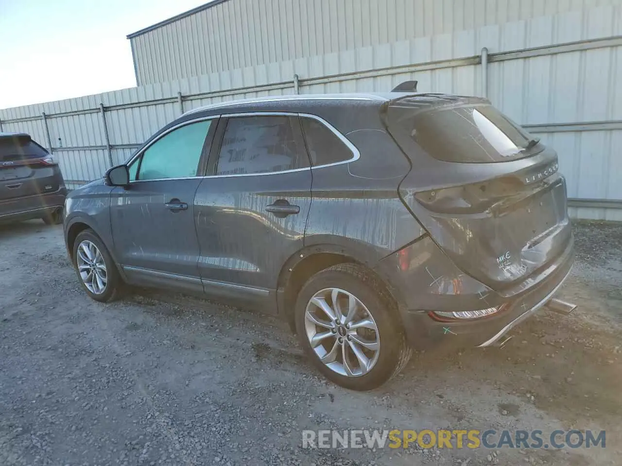 2 fotografías del automóvil dañado 5LMCJ2C94KUL12021 LINCOLN MKC 2019