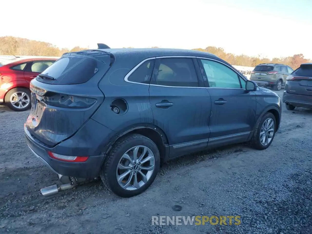 3 fotografías del automóvil dañado 5LMCJ2C94KUL12021 LINCOLN MKC 2019