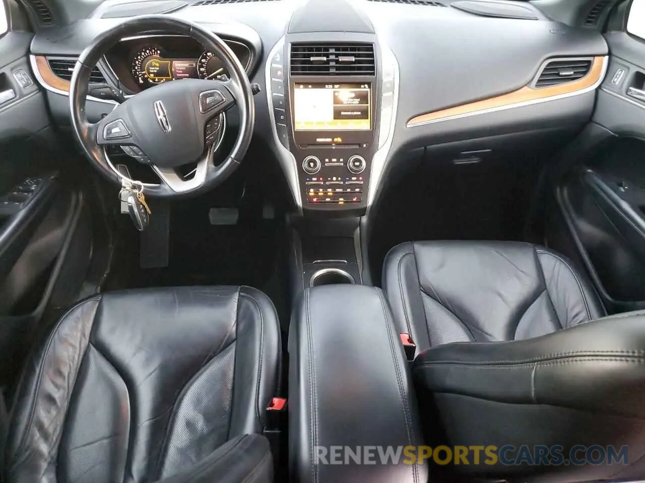 8 fotografías del automóvil dañado 5LMCJ2C94KUL12021 LINCOLN MKC 2019