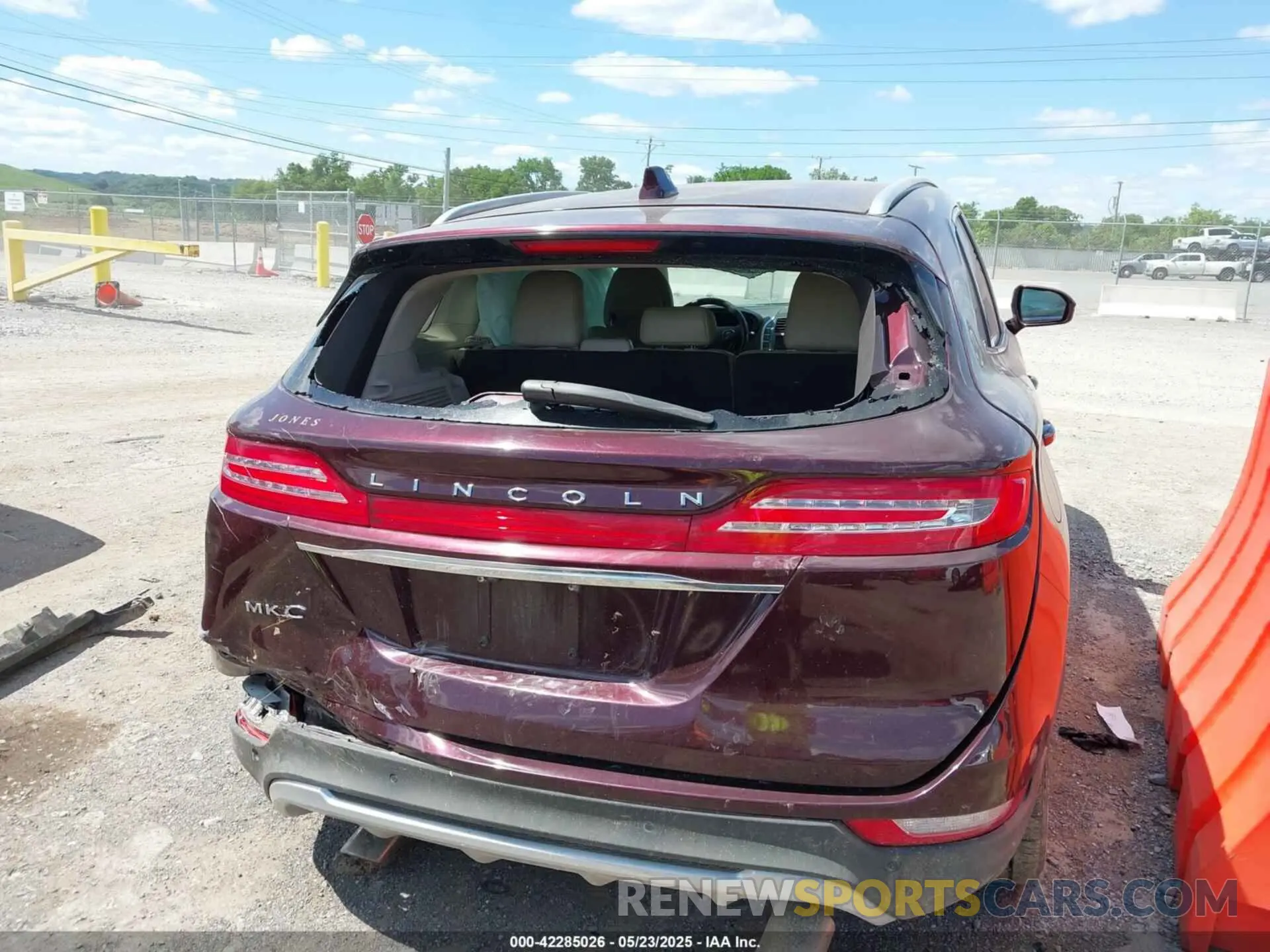 16 fotografías del automóvil dañado 5LMCJ2C96KUL17527 LINCOLN MKC 2019