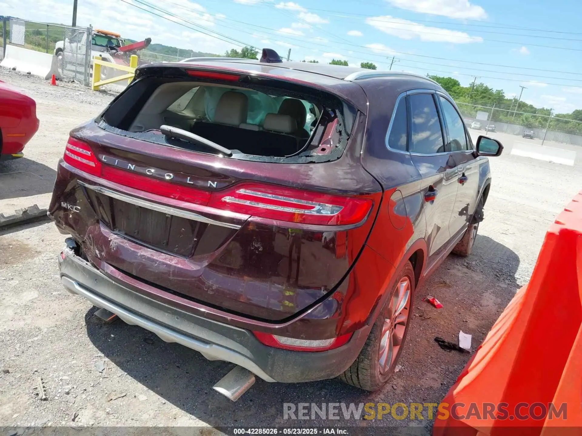 4 fotografías del automóvil dañado 5LMCJ2C96KUL17527 LINCOLN MKC 2019