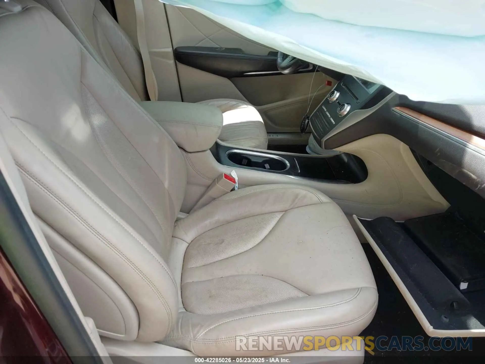5 fotografías del automóvil dañado 5LMCJ2C96KUL17527 LINCOLN MKC 2019