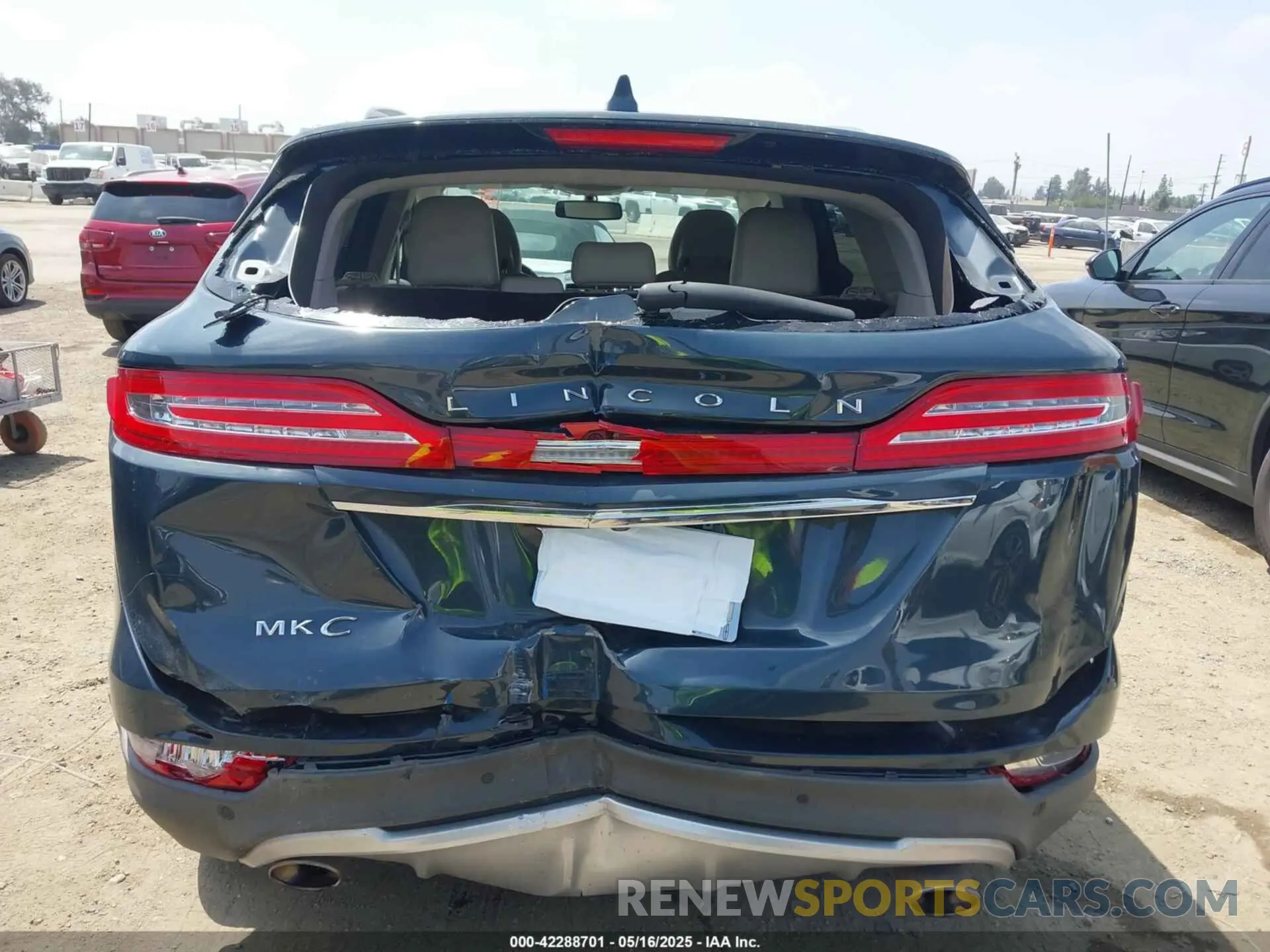 16 fotografías del automóvil dañado 5LMCJ2C99KUL12435 LINCOLN MKC 2019