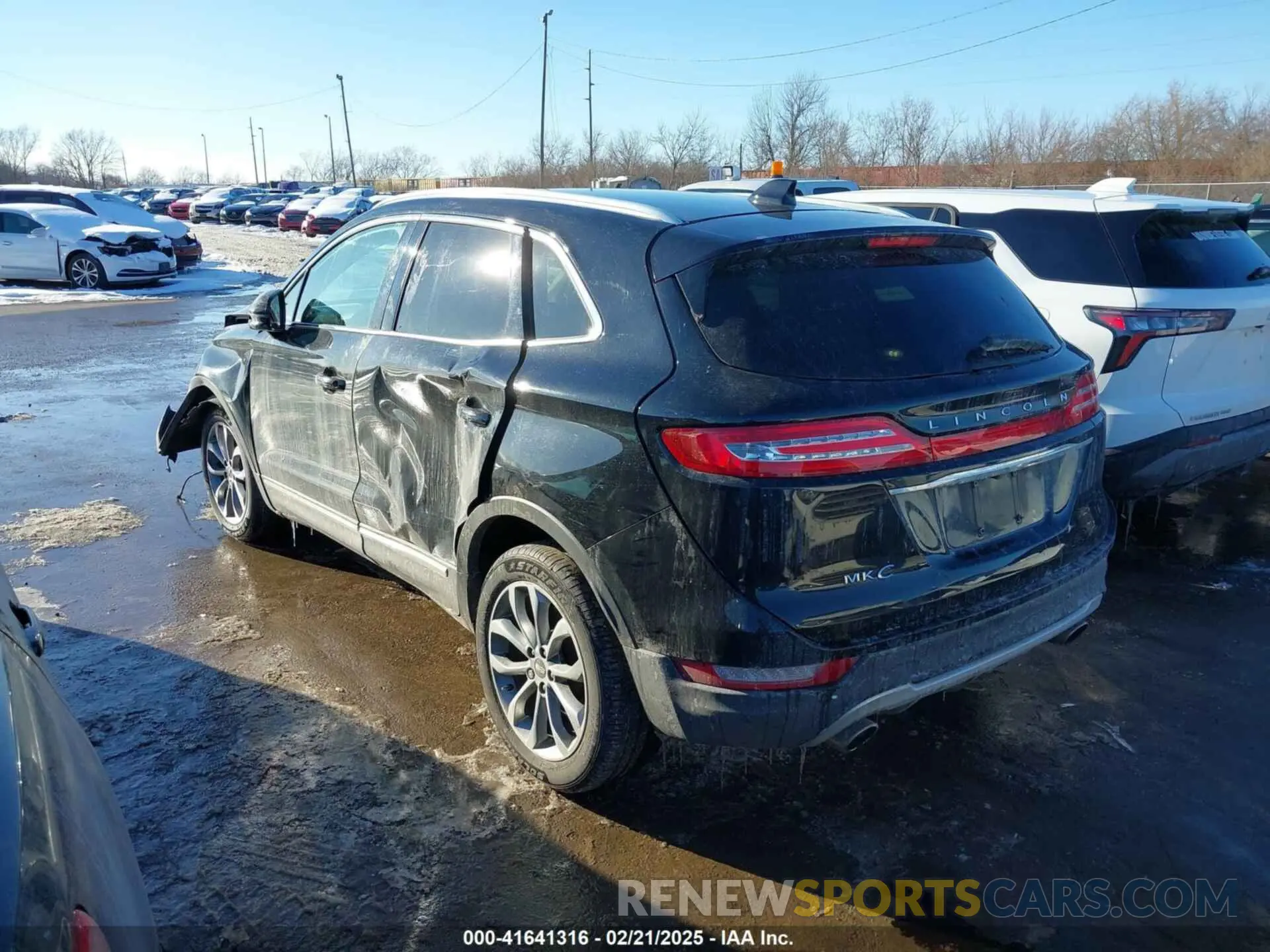 3 fotografías del automóvil dañado 5LMCJ2C99KUL17179 LINCOLN MKC 2019