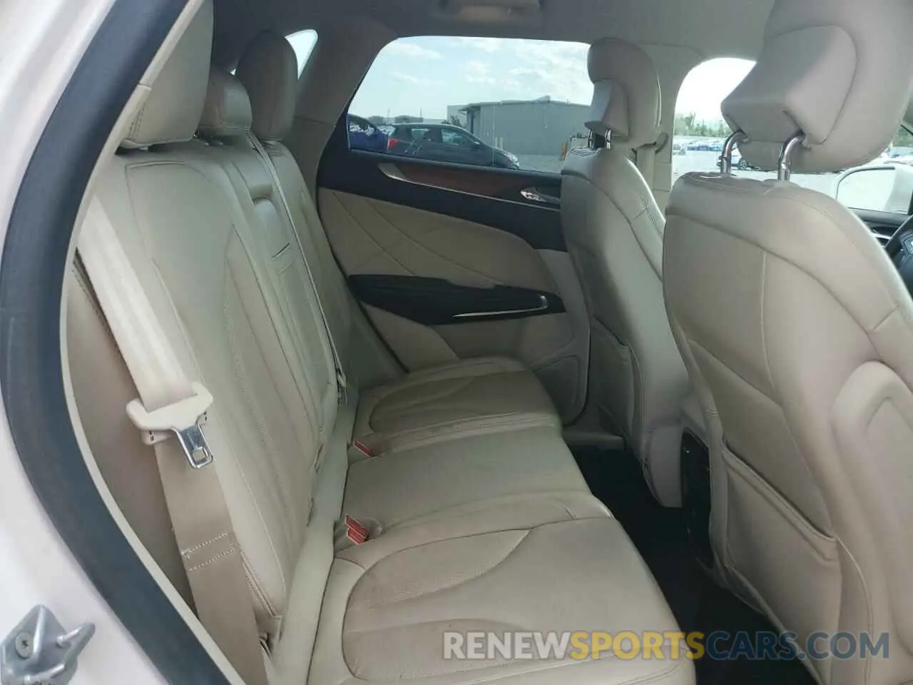 11 fotografías del automóvil dañado 5LMCJ2C99KUL18946 LINCOLN MKC 2019