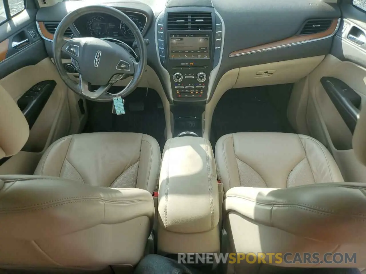 8 fotografías del automóvil dañado 5LMCJ2C99KUL18946 LINCOLN MKC 2019