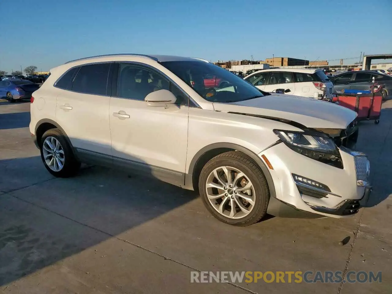 4 fotografías del automóvil dañado 5LMCJ2D90KUL37996 LINCOLN MKC 2019