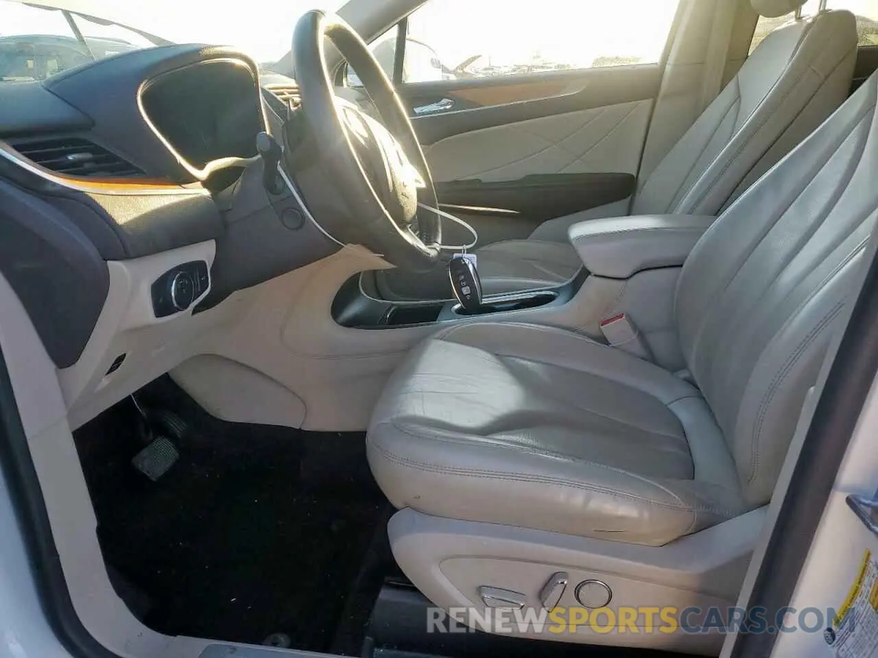 7 fotografías del automóvil dañado 5LMCJ2D90KUL37996 LINCOLN MKC 2019