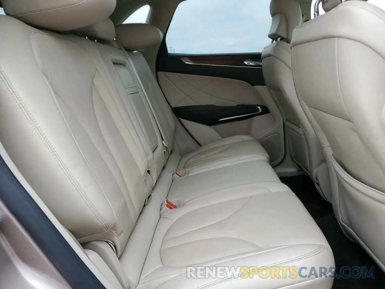 10 fotografías del automóvil dañado 5LMCJ2D91KUL25601 LINCOLN MKC 2019