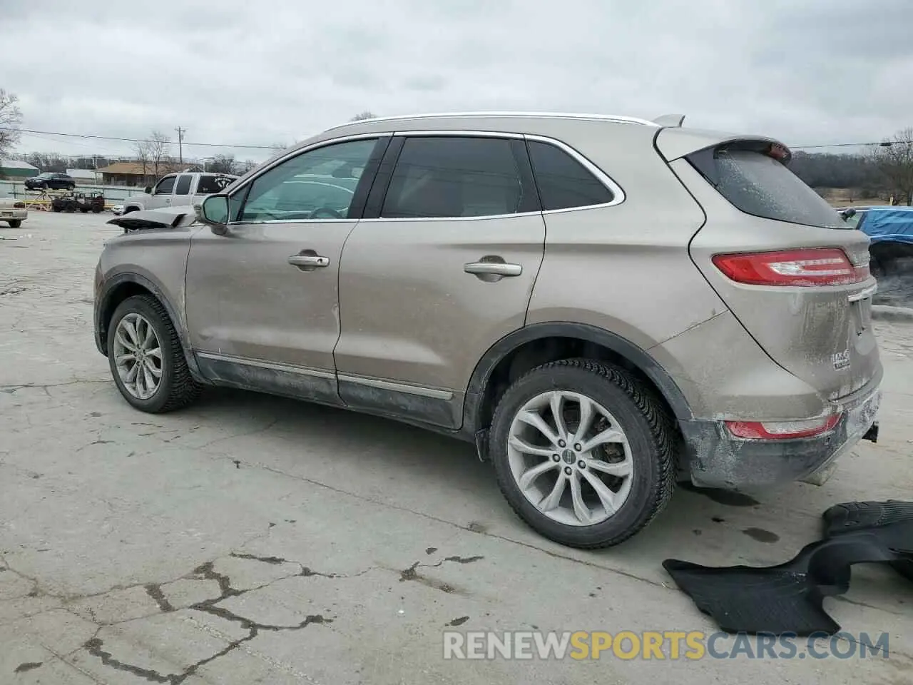 2 fotografías del automóvil dañado 5LMCJ2D91KUL25601 LINCOLN MKC 2019