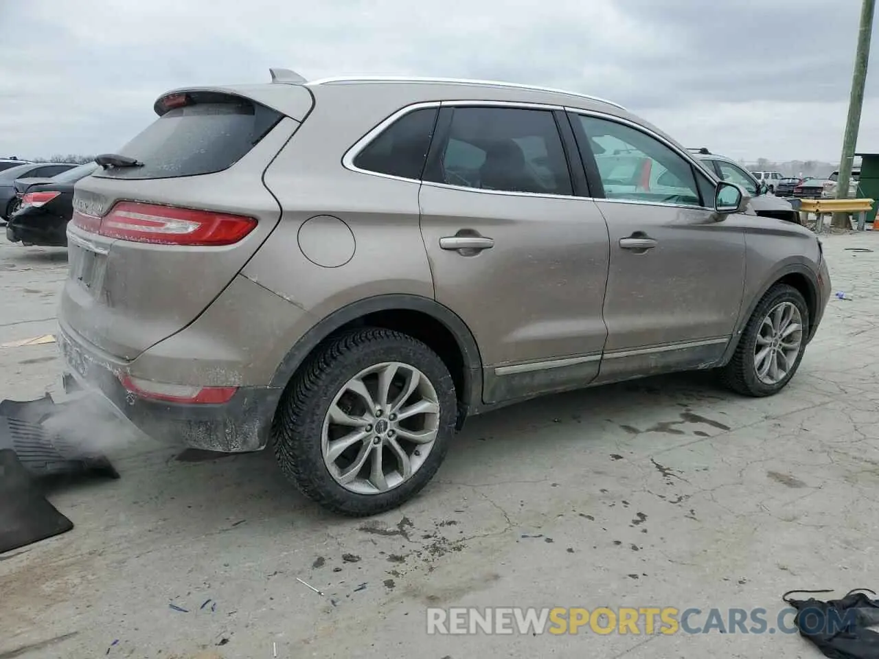 3 fotografías del automóvil dañado 5LMCJ2D91KUL25601 LINCOLN MKC 2019