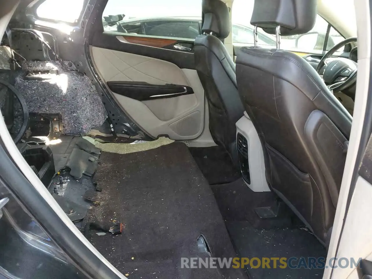 11 fotografías del automóvil dañado 5LMCJ2D94KUL45387 LINCOLN MKC 2019