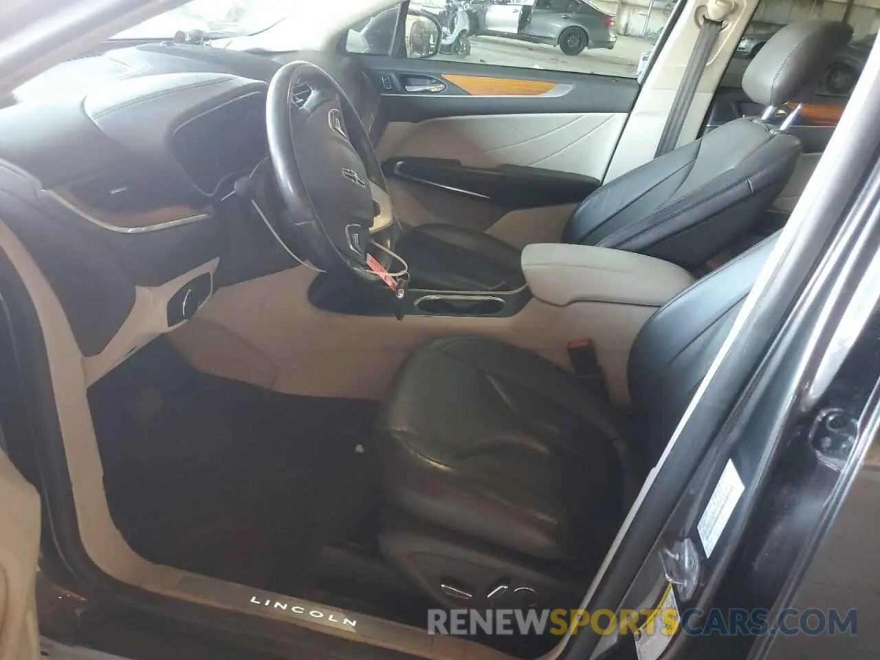 7 fotografías del automóvil dañado 5LMCJ2D94KUL45387 LINCOLN MKC 2019