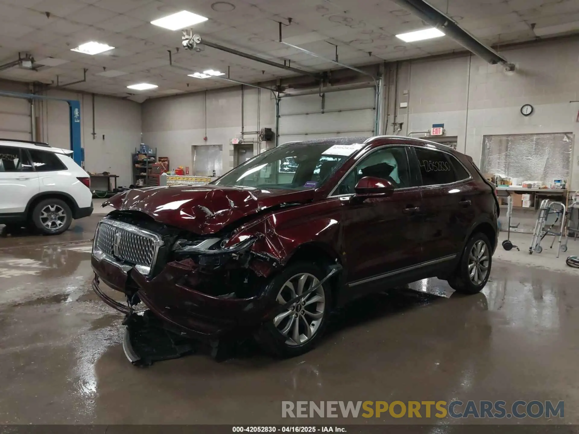 2 fotografías del automóvil dañado 5LMCJ2D95KUL07473 LINCOLN MKC 2019