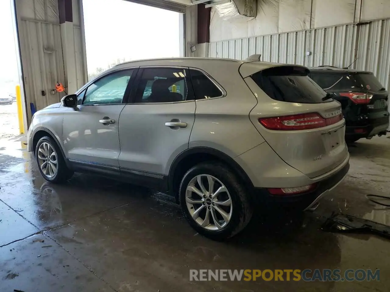2 fotografías del automóvil dañado 5LMCJ2D98KUL47904 LINCOLN MKC 2019