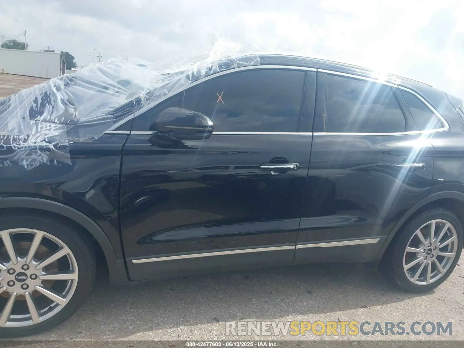 14 fotografías del automóvil dañado 5LMCJ3C90KUL08716 LINCOLN MKC 2019