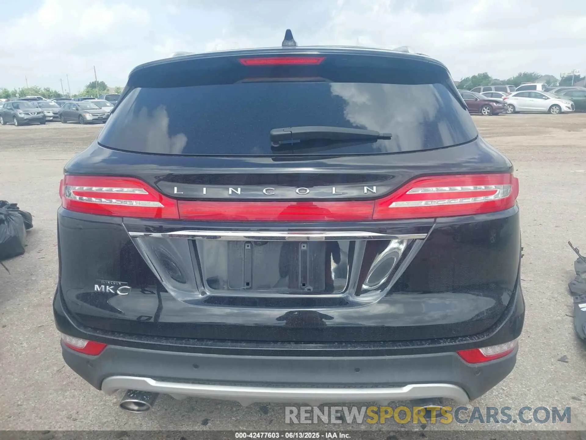 16 fotografías del automóvil dañado 5LMCJ3C90KUL08716 LINCOLN MKC 2019