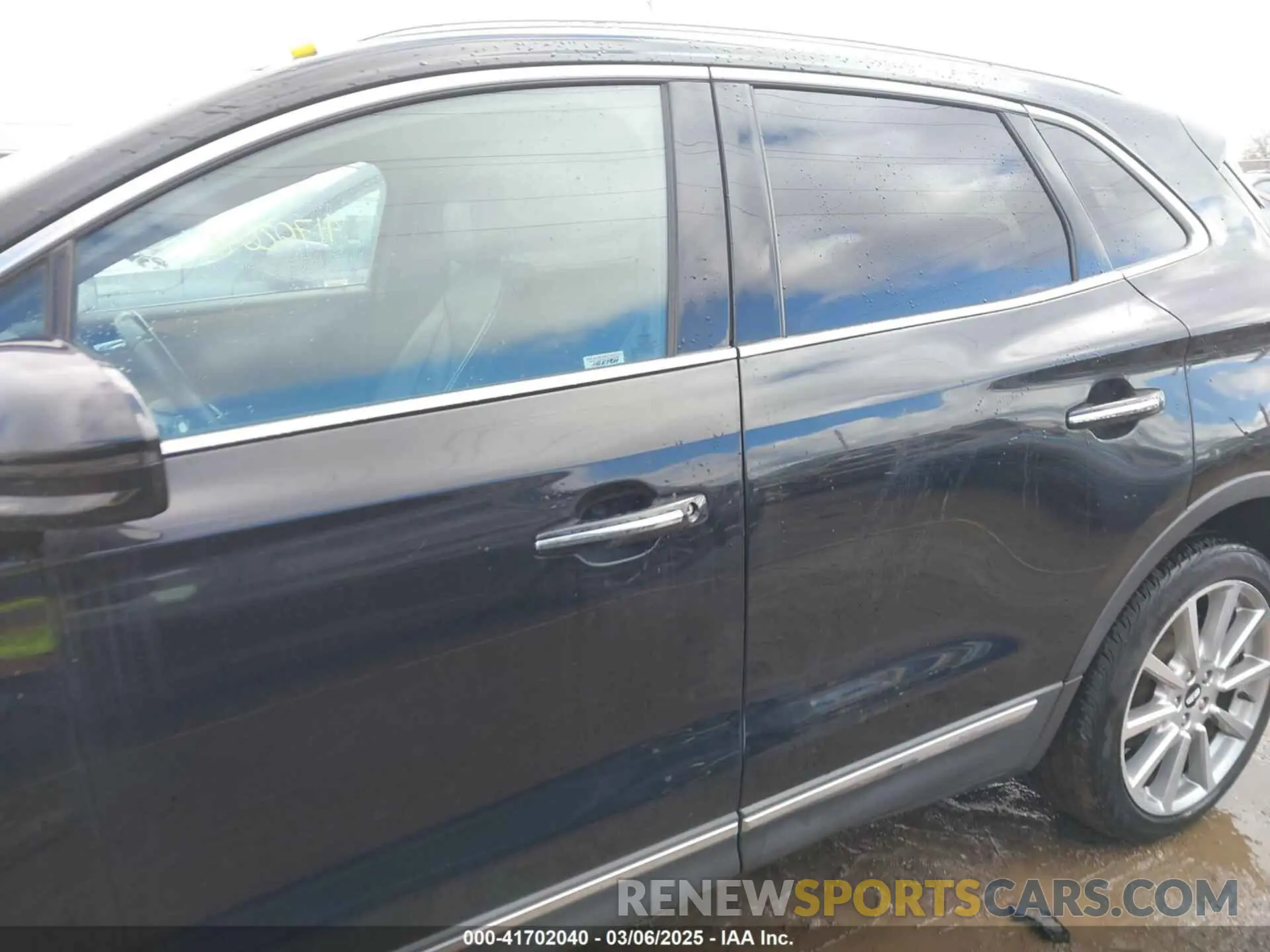 15 fotografías del automóvil dañado 5LMCJ3C91KUL06697 LINCOLN MKC 2019