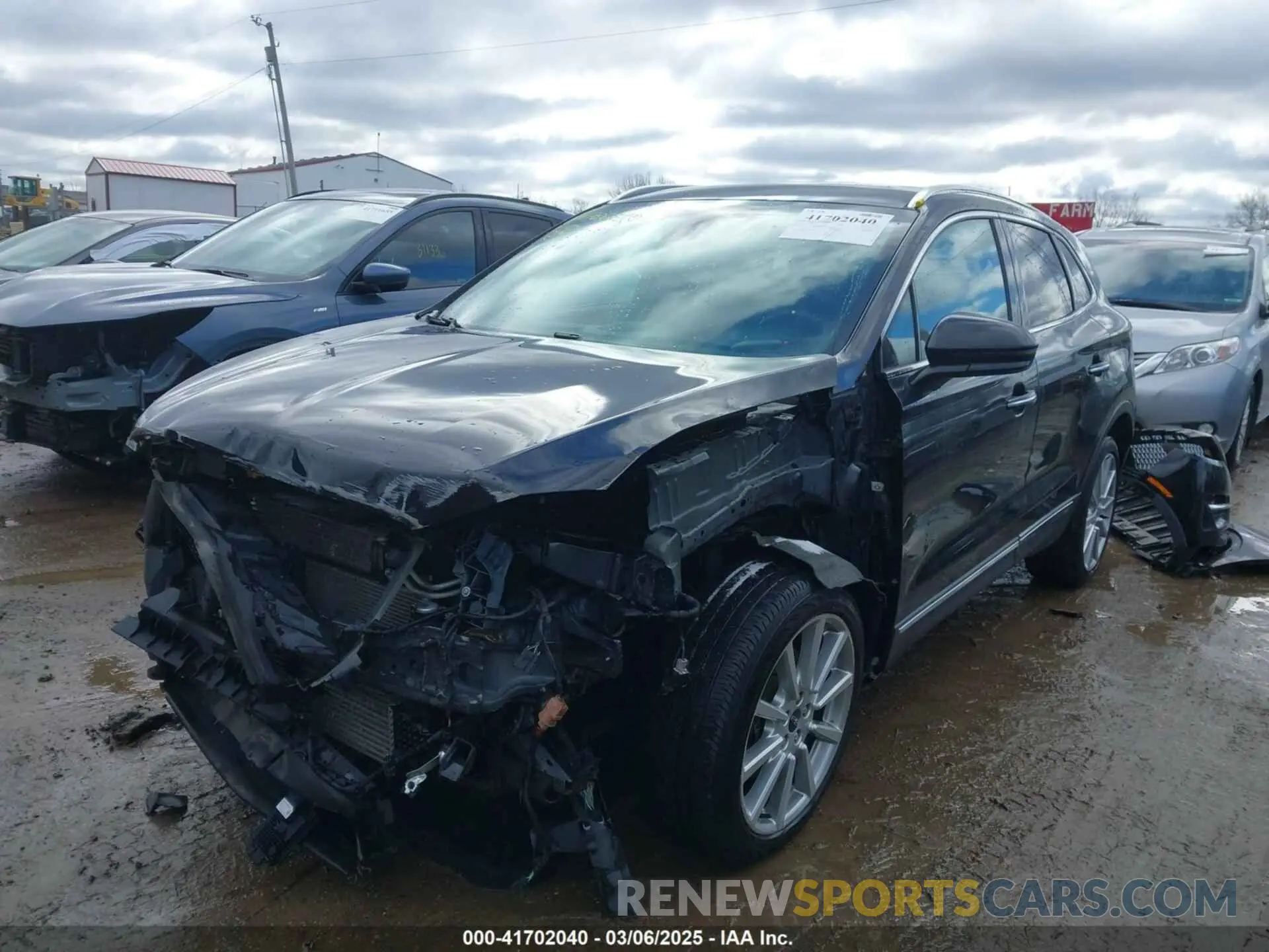 2 fotografías del automóvil dañado 5LMCJ3C91KUL06697 LINCOLN MKC 2019
