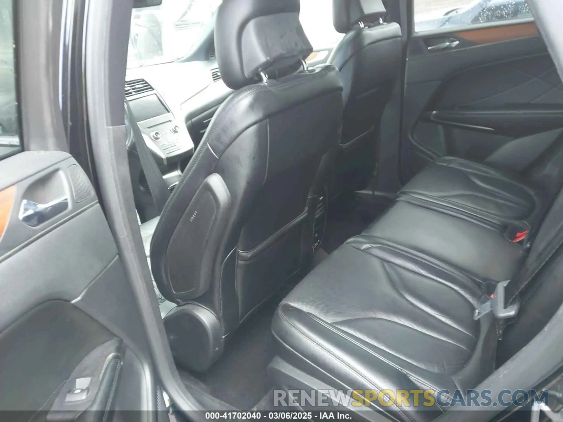 8 fotografías del automóvil dañado 5LMCJ3C91KUL06697 LINCOLN MKC 2019