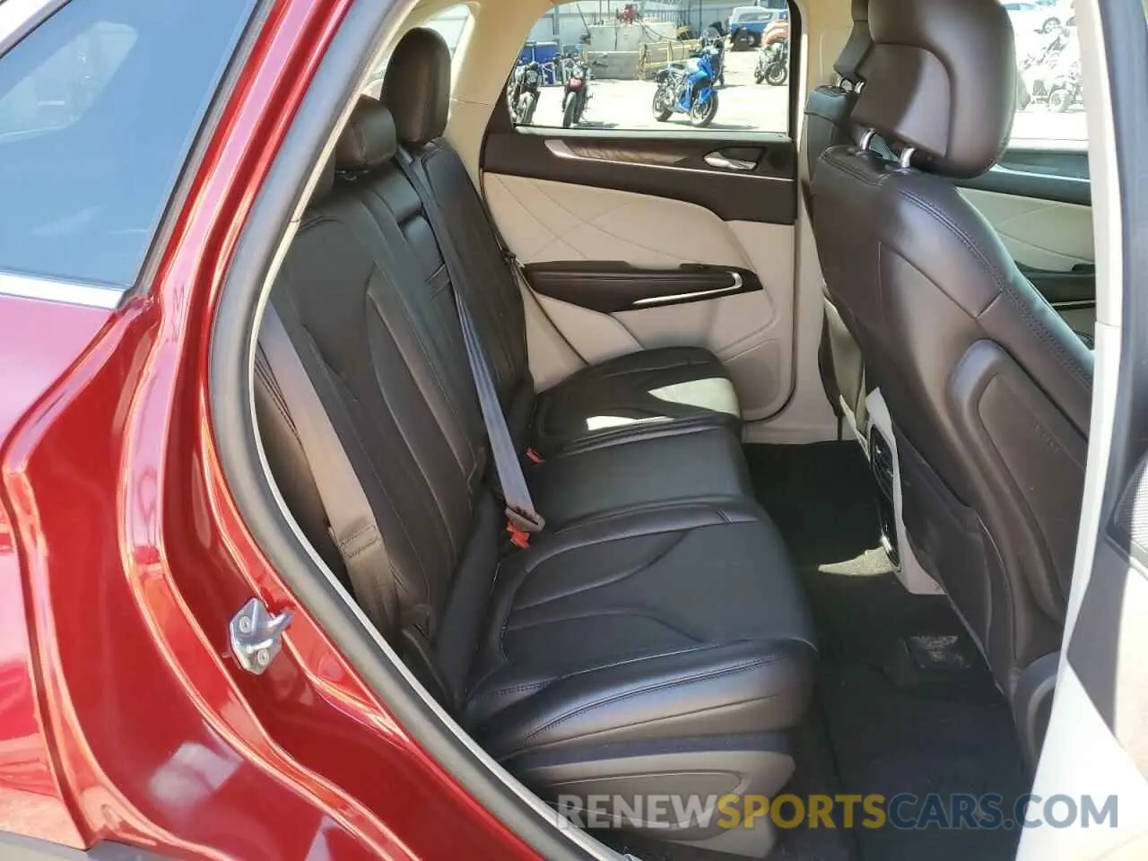 11 fotografías del automóvil dañado 5LMCJ3C91KUL43975 LINCOLN MKC 2019