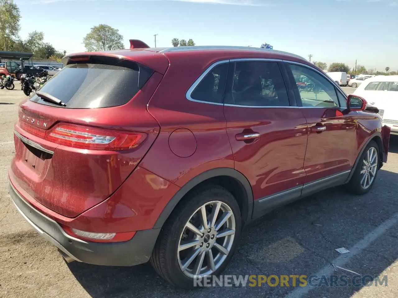 3 fotografías del automóvil dañado 5LMCJ3C91KUL43975 LINCOLN MKC 2019