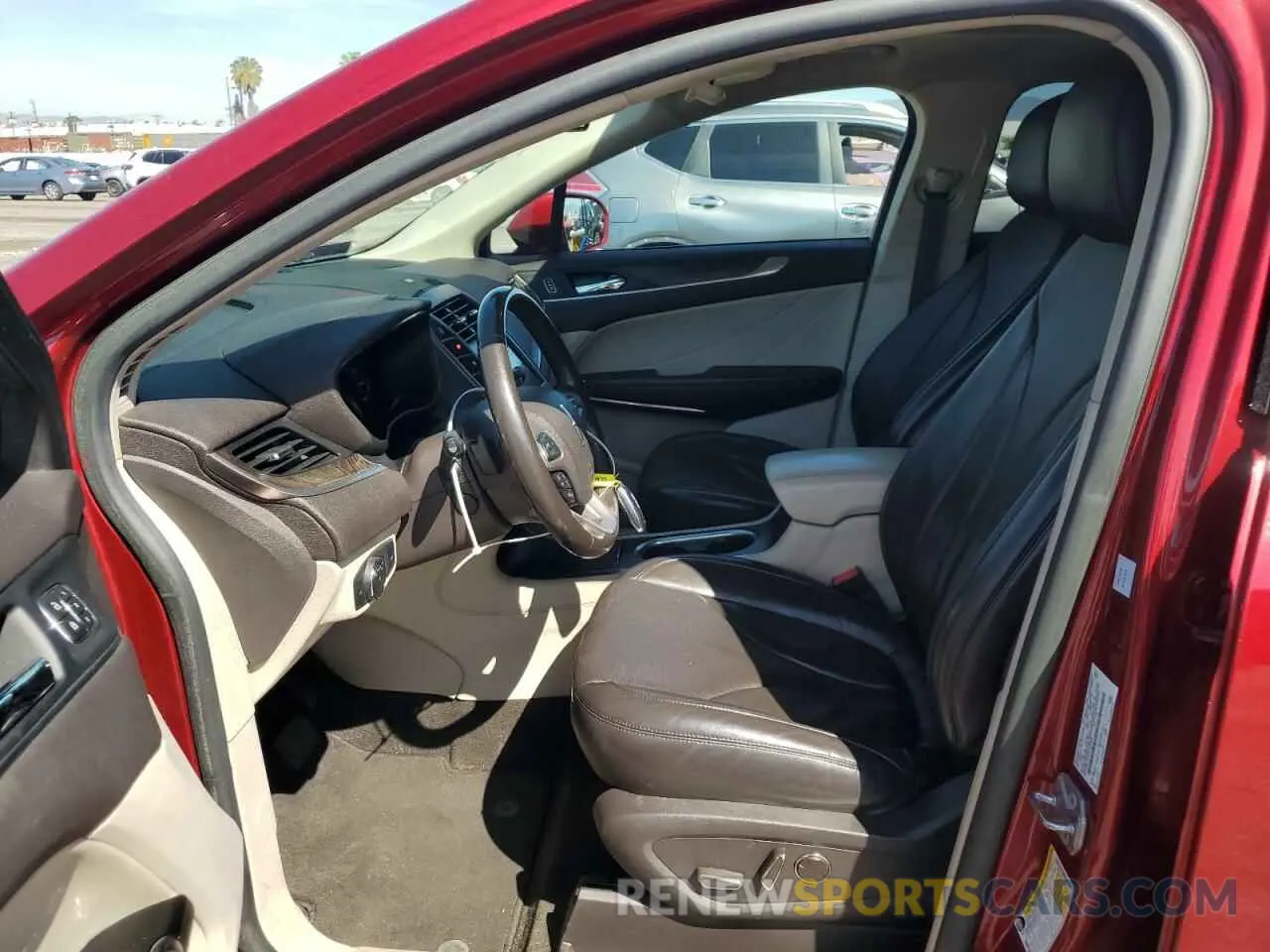 7 fotografías del automóvil dañado 5LMCJ3C91KUL43975 LINCOLN MKC 2019