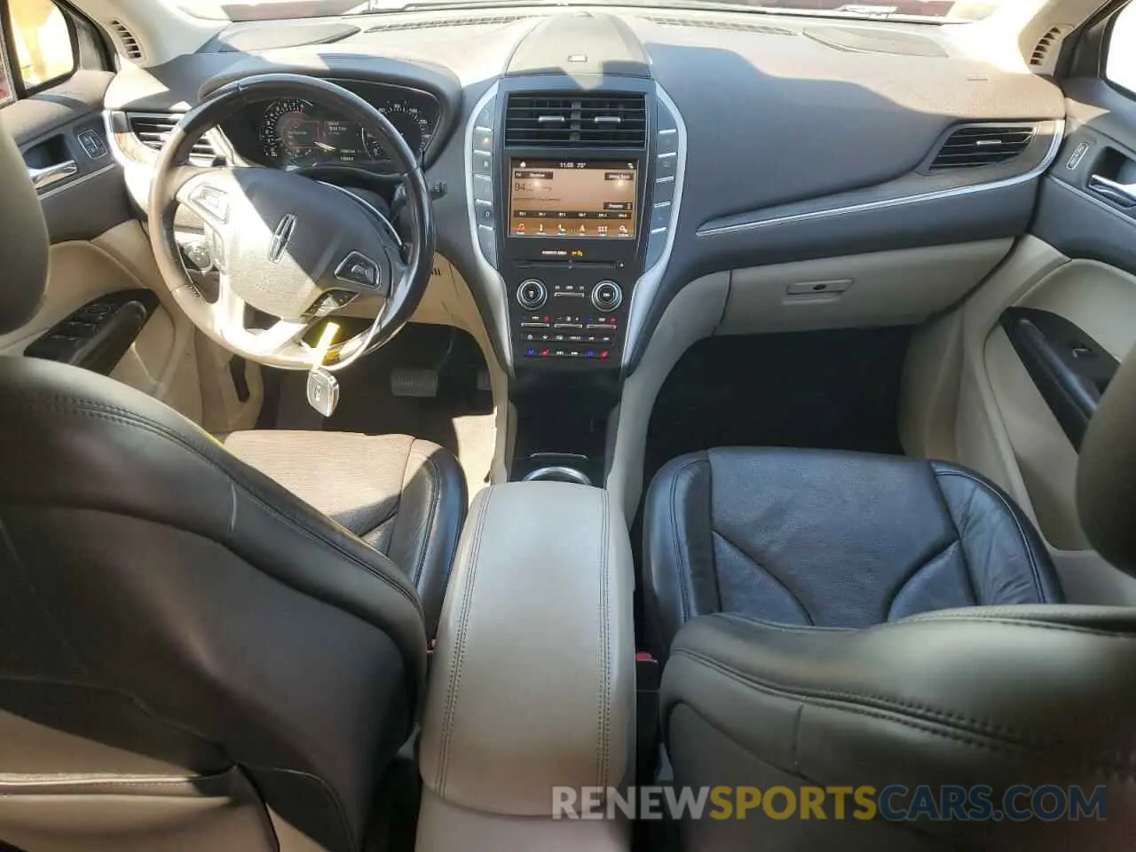 8 fotografías del automóvil dañado 5LMCJ3C91KUL43975 LINCOLN MKC 2019